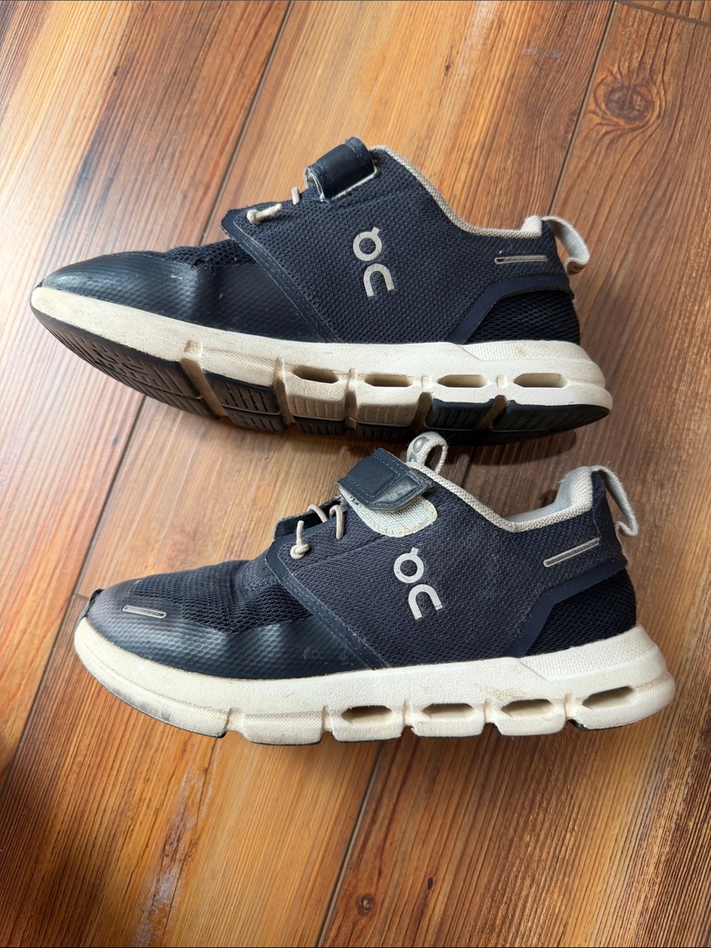 On Running Cloud Navy  boys Running Shoes